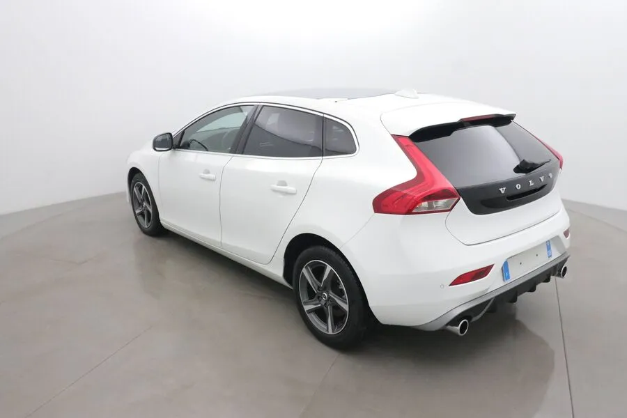 Volvo V40 2.0 D3 150 R-DESIGN GEARTRONIC 6 Image 3