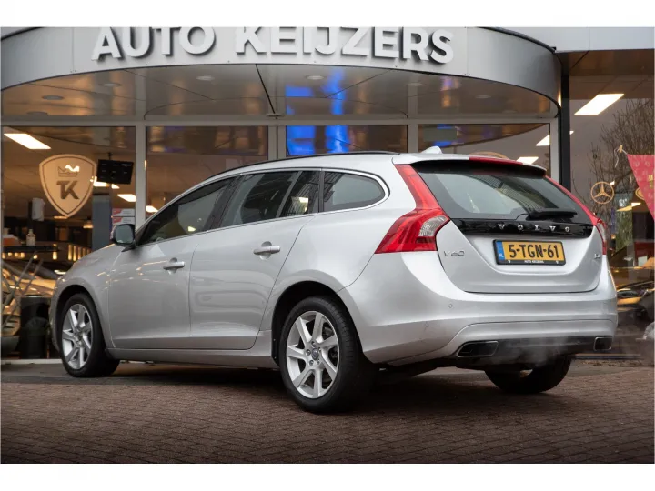 Volvo V60 2.0 D4 MOMENTUM  Image 4