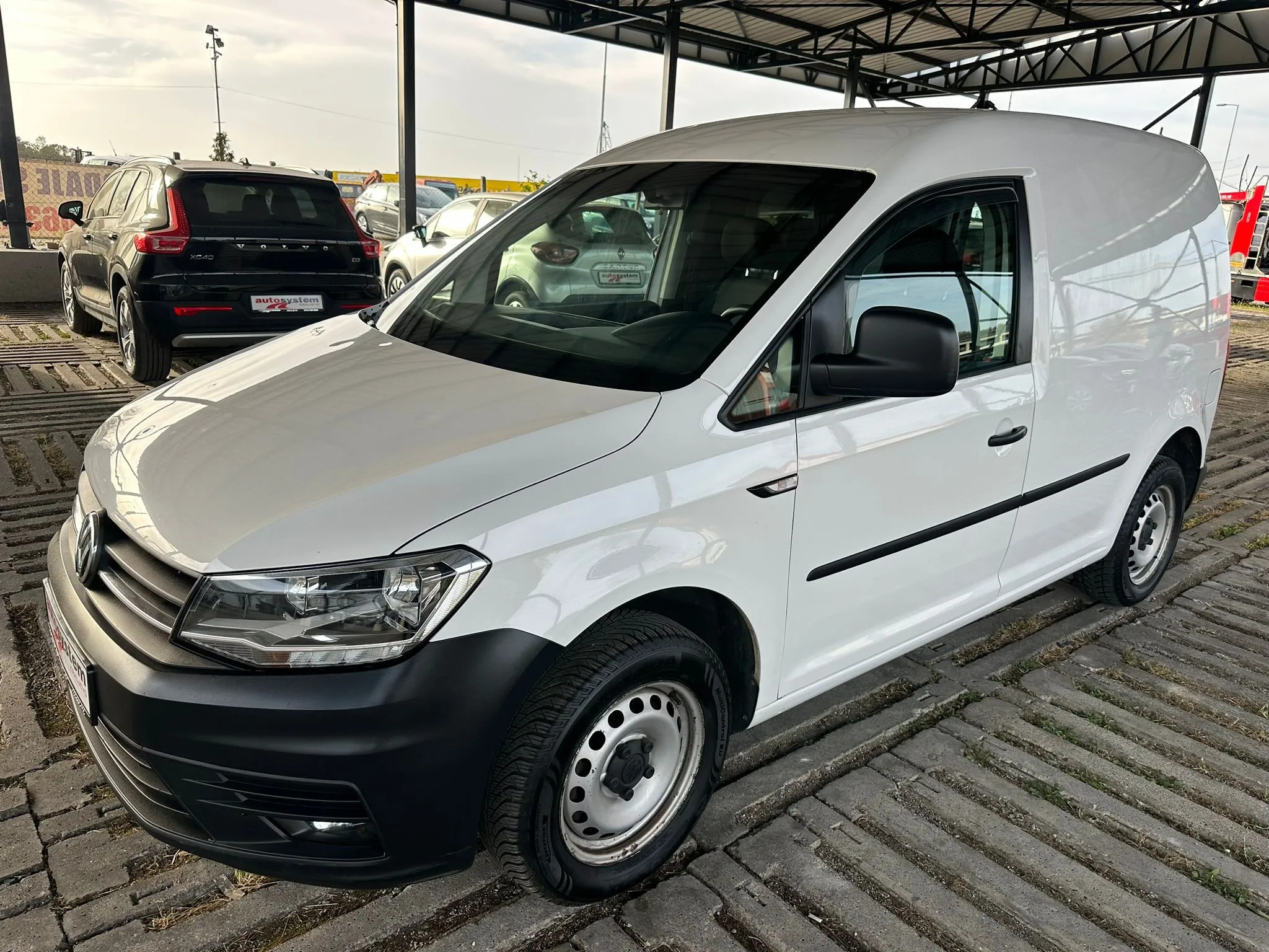 Volkswagen VW Caddy Image 1